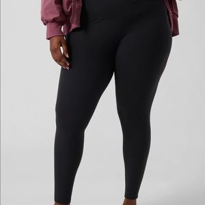 NWT Athleta Salutation Stash Pocket II Tight Size XL Black